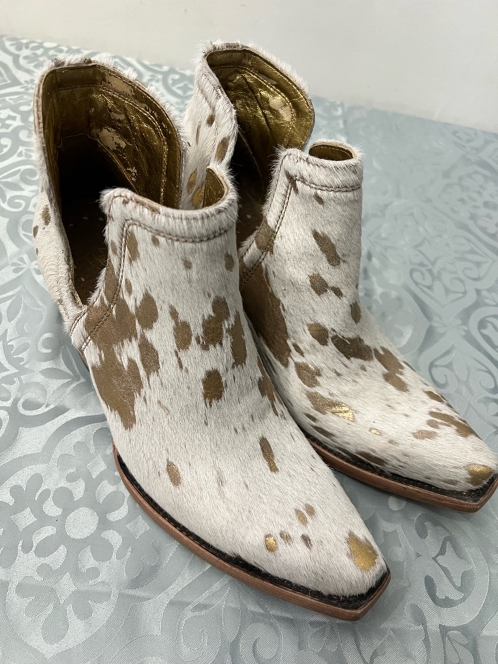 Ariat Dixon Haircalf White Hair- gold Ankle western leather boots  size 8.5 - Picture 2 of 11